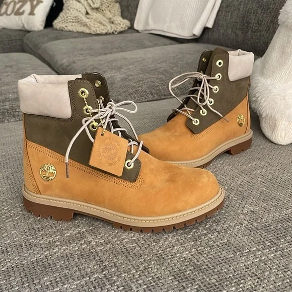 NWT TIMBERLAND Waterproof Boots! - Picture 9 of 12
